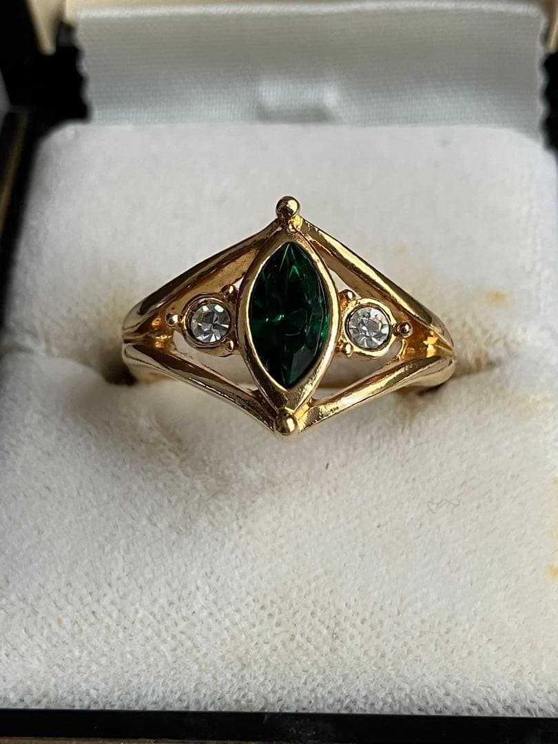 AVON ヴィンテージ リング エメラルドグリーンストーン 14号