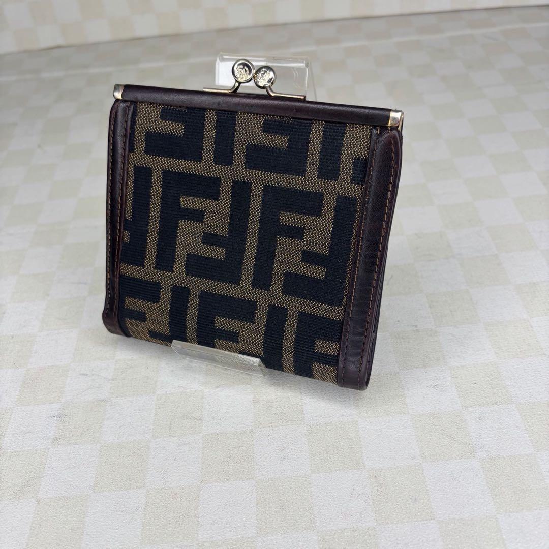 美品　FENDI フェンディ　財布　二つ折り　がま口　M83