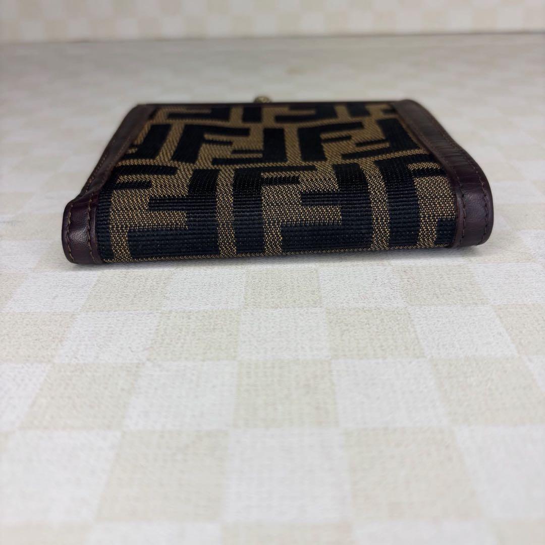 美品　FENDI フェンディ　財布　二つ折り　がま口　M83