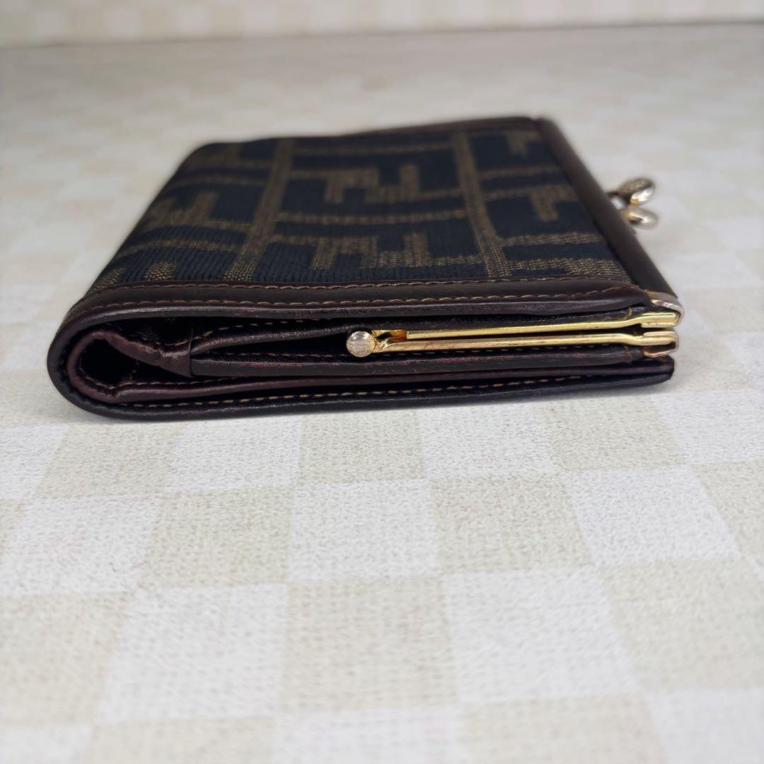 美品　FENDI フェンディ　財布　二つ折り　がま口　M83