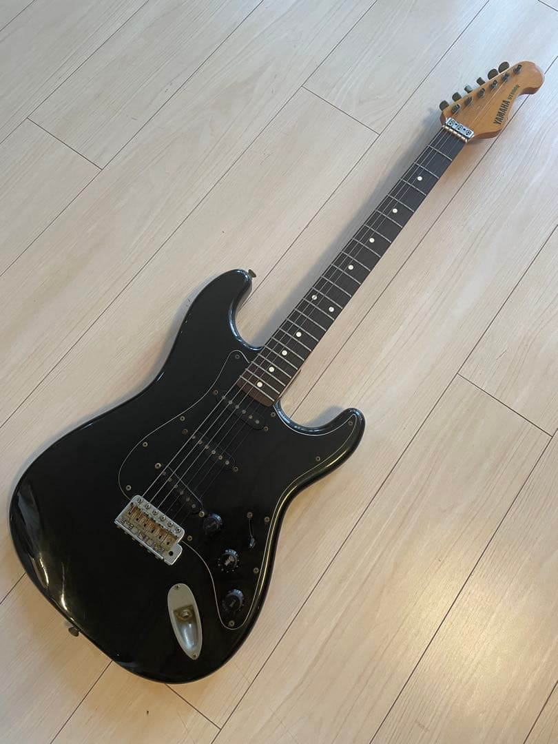ギター YAMAHA ST800R Electric Guitar