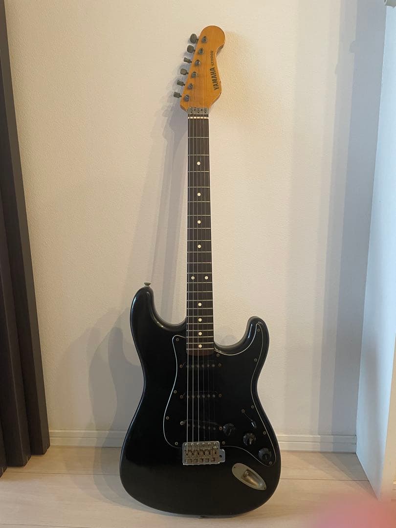 ギター YAMAHA ST800R Electric Guitar