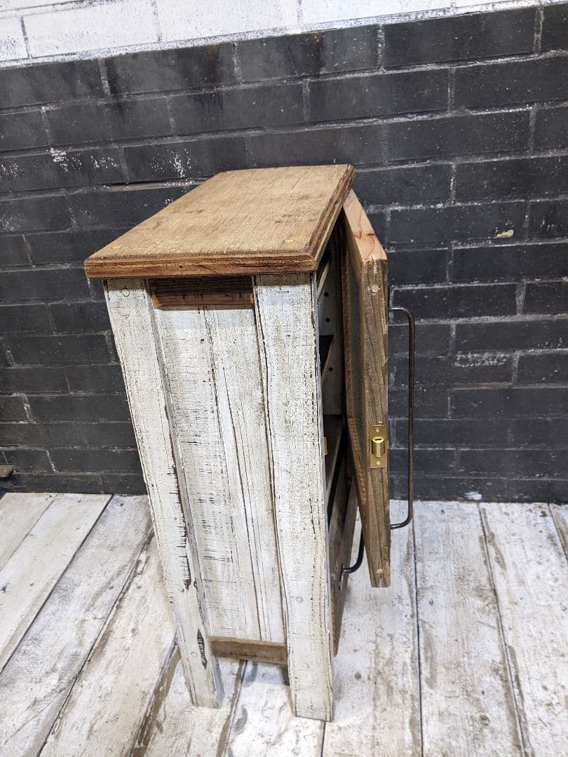 古材飾り棚　チェッカーガラス扉　白