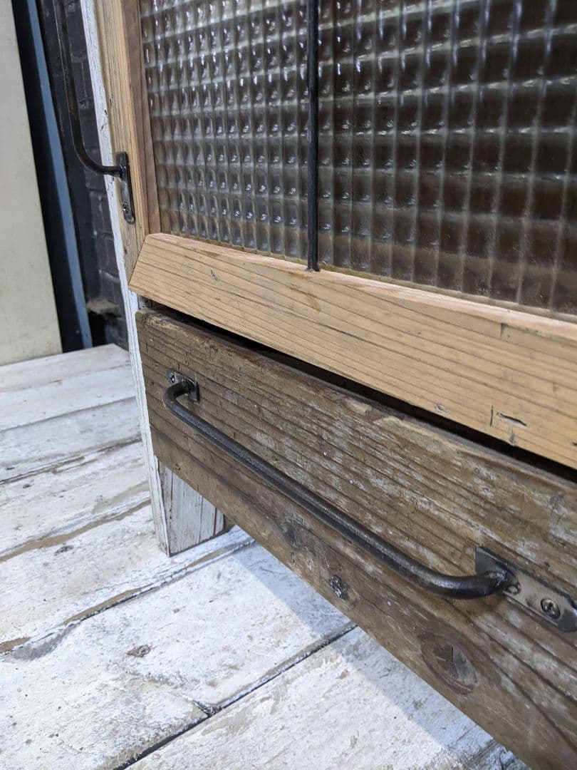 古材飾り棚　チェッカーガラス扉　白