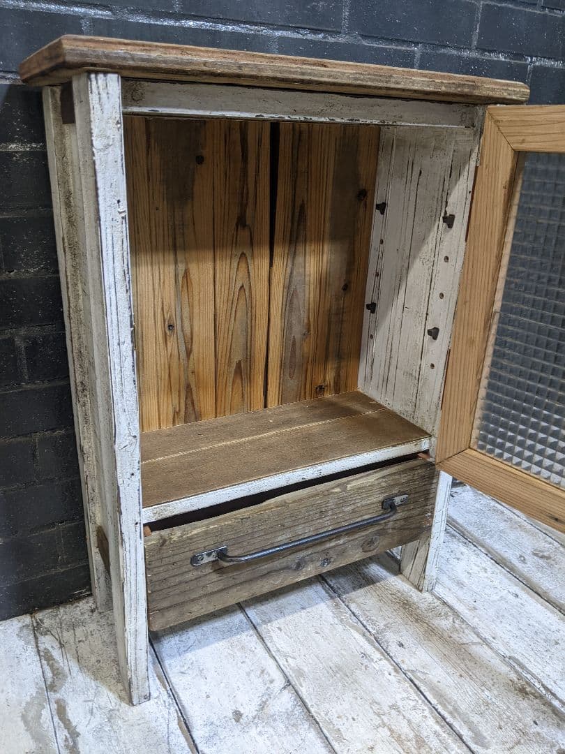 古材飾り棚　チェッカーガラス扉　白