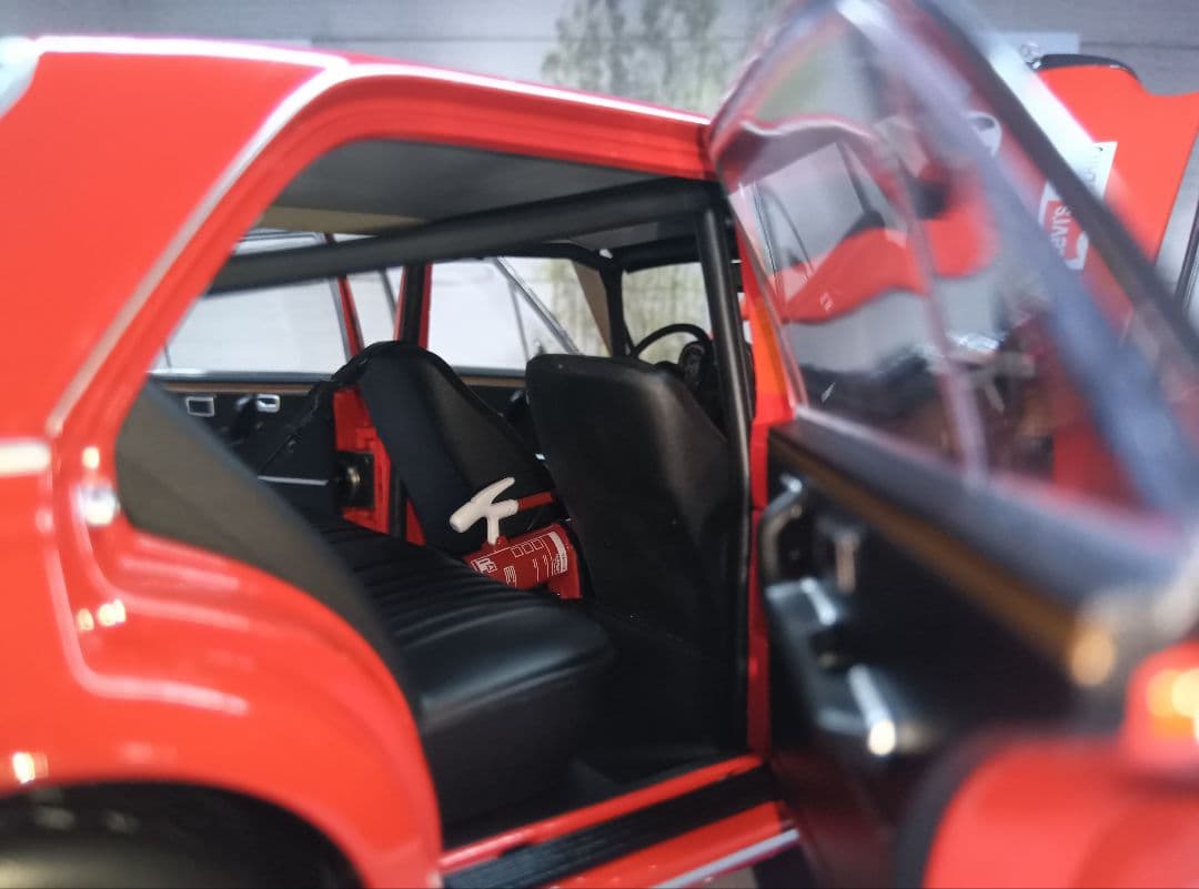 ミニチャンプス製 1/18 Mercedes-Benz AMG 35