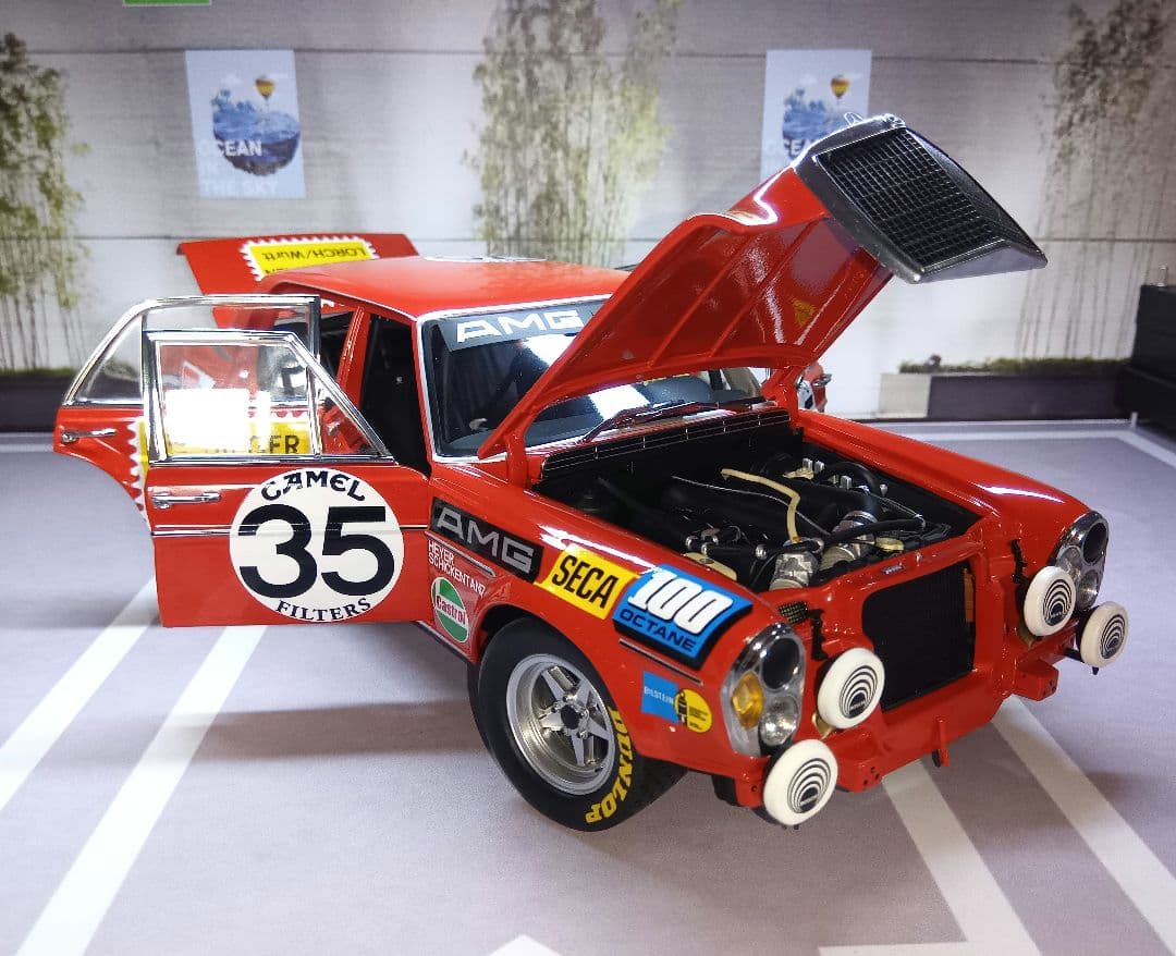 ミニチャンプス製 1/18 Mercedes-Benz AMG 35