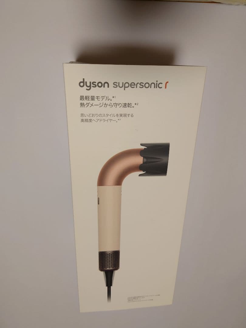 Dyson Supersonic ヘアドライヤ HD17VLP従来より小さく軽量
