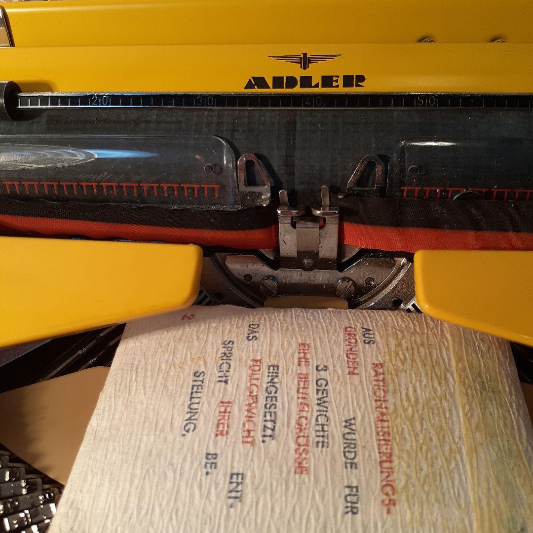 ジンジャー❤️ ドイツ アドラー社製携帯英文タイプライター❤️