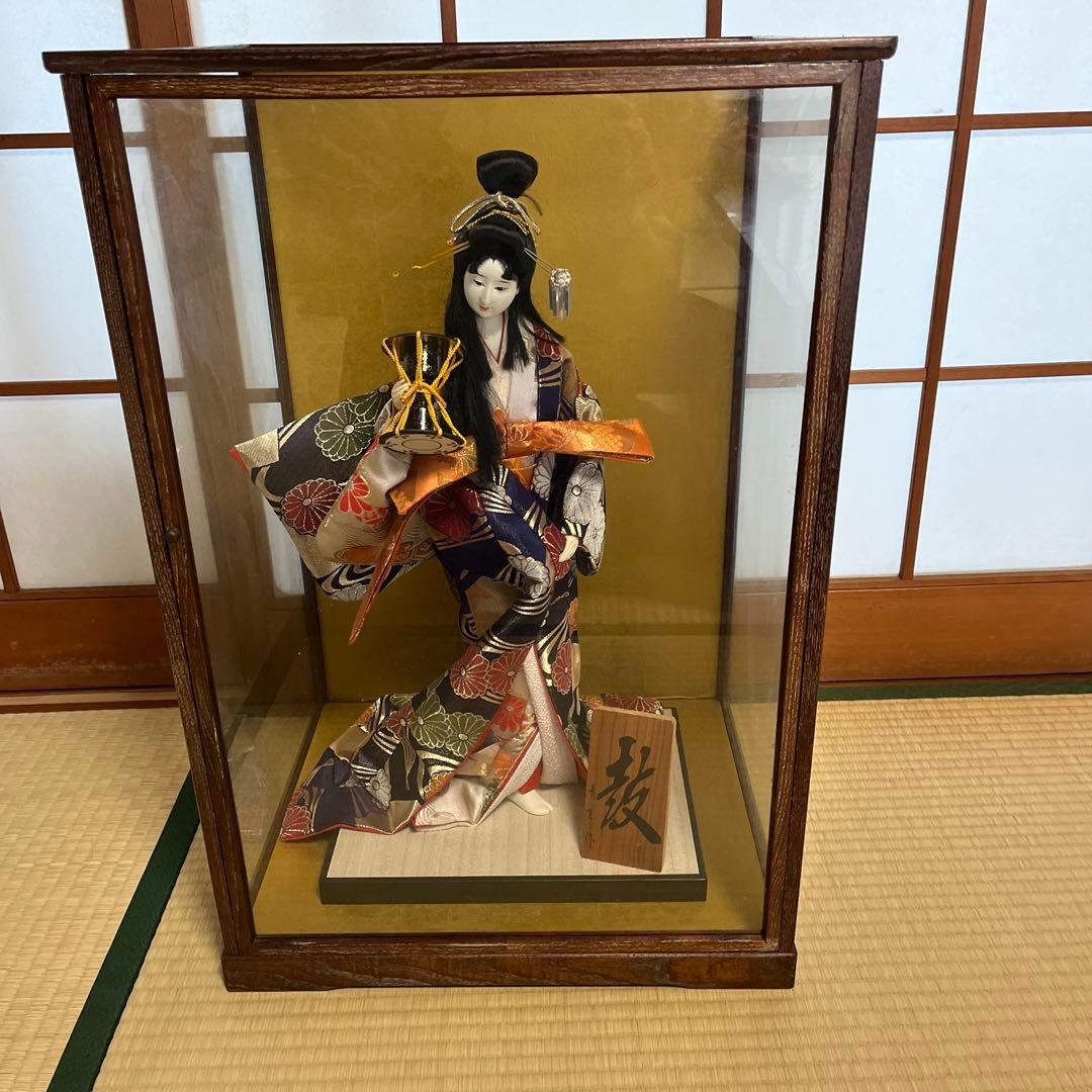 伝統的な日本人形 華やかな着物 工芸品 約50cm ガラスケース付き