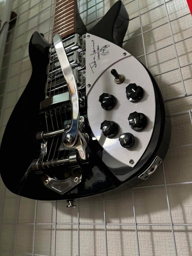 Rickenbacker 325タイプ