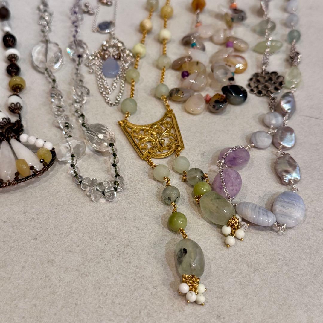 加山忠則デザイン　天然石ネックレス　8点