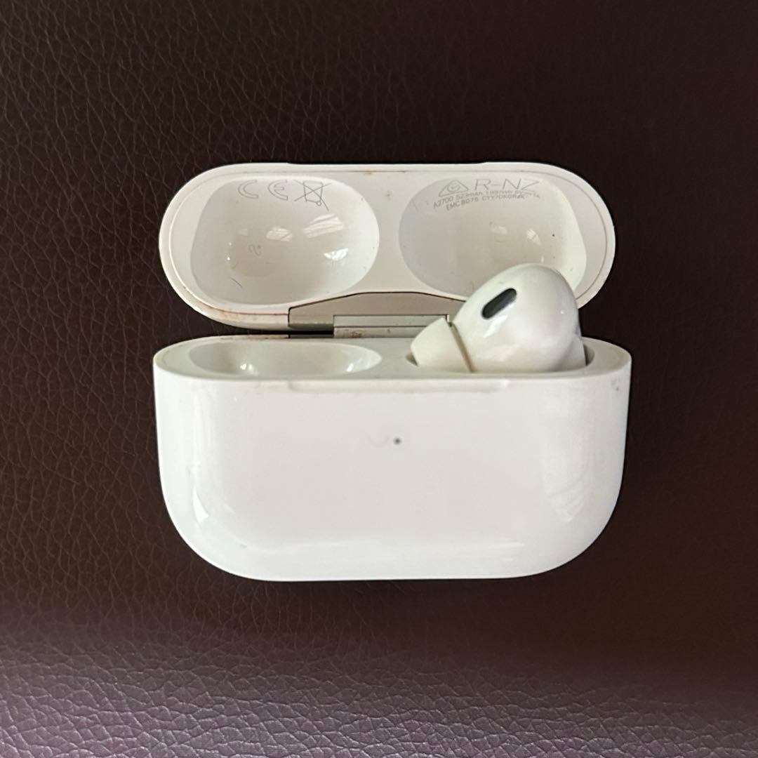 Apple AirPods Pro 第2世代 Lightning 右耳・ケース付