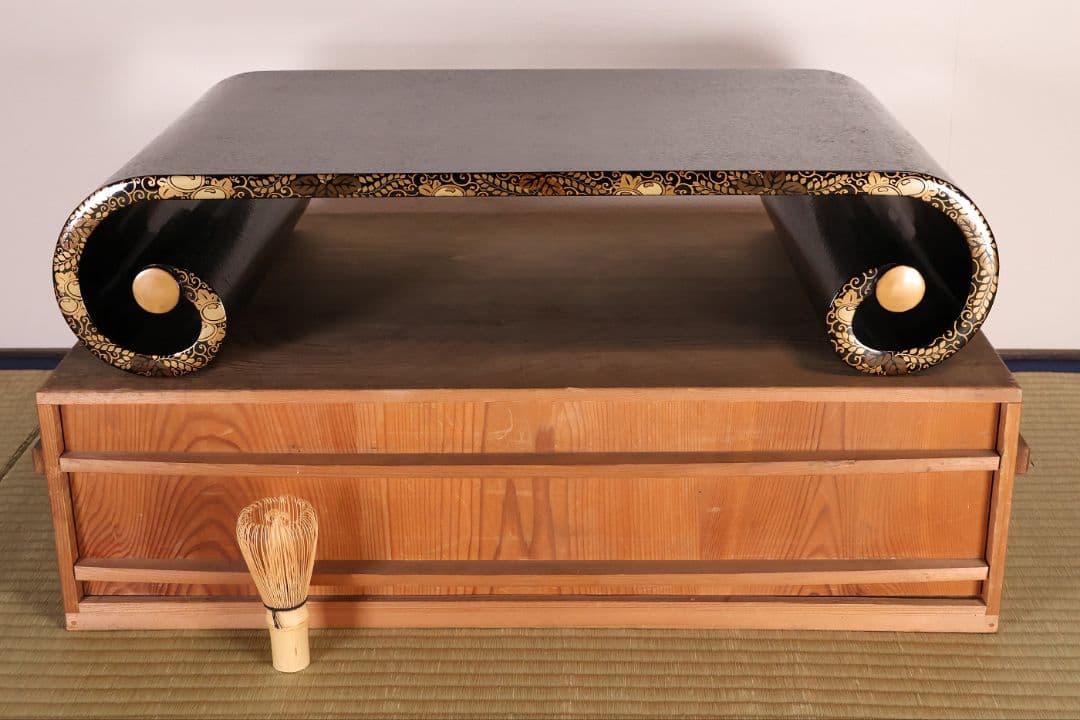 木製 漆塗 巻足 平卓 金蒔絵 丸菊 桐唐草 黒塗 漆芸 花台【MB106】