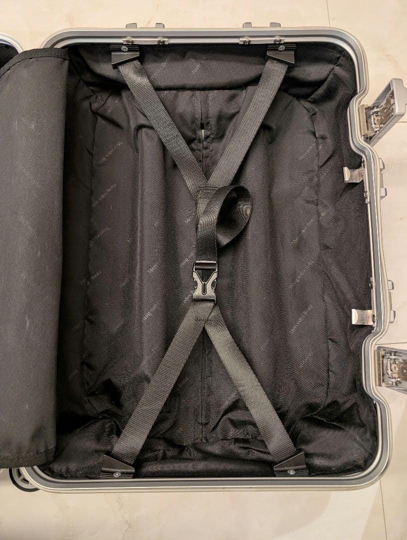 メルセデスベンツ キャリーケース アルミ 機内持ち込み 旅行 シルバー