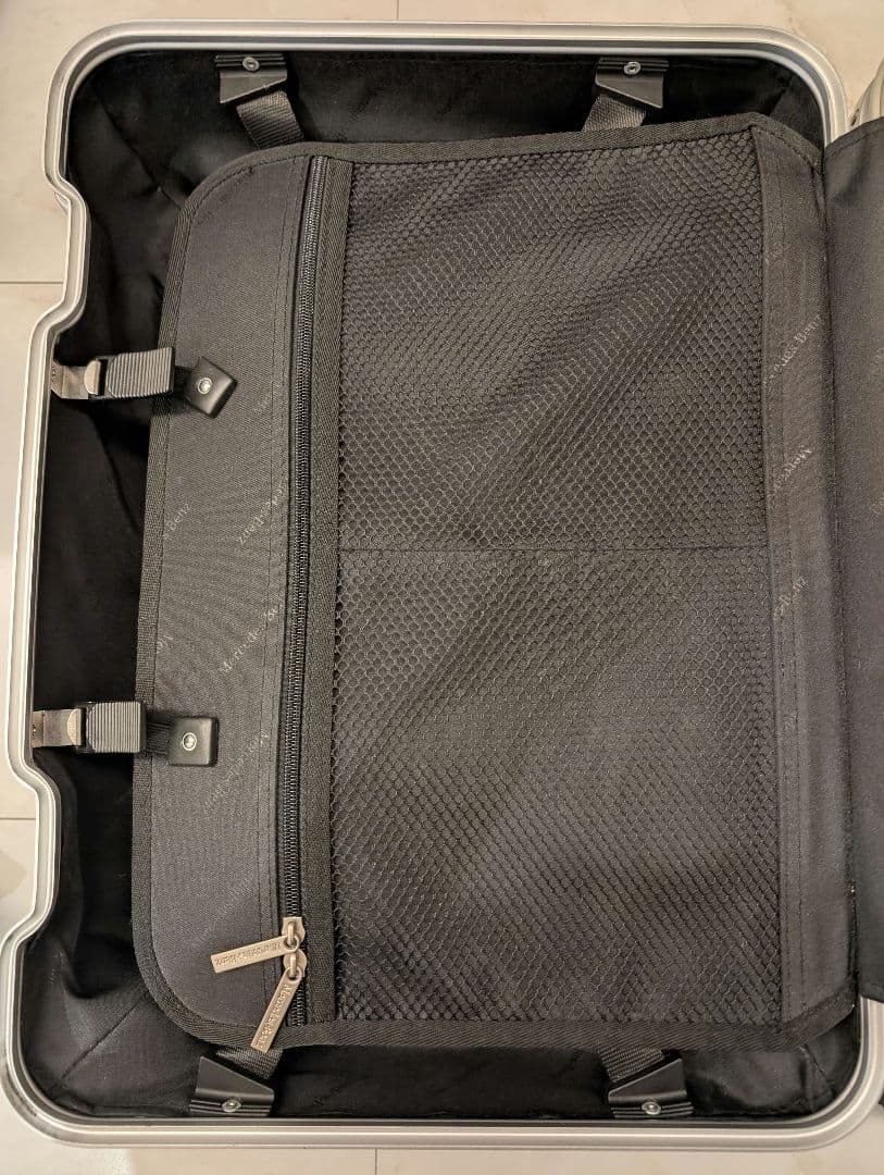 メルセデスベンツ キャリーケース アルミ 機内持ち込み 旅行 シルバー