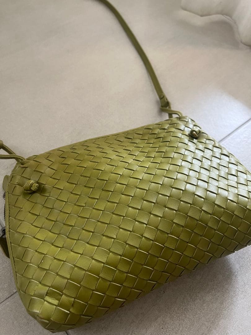 【美品】BOTTEGA VENETA ループ カメラバッグ ライムグリーン