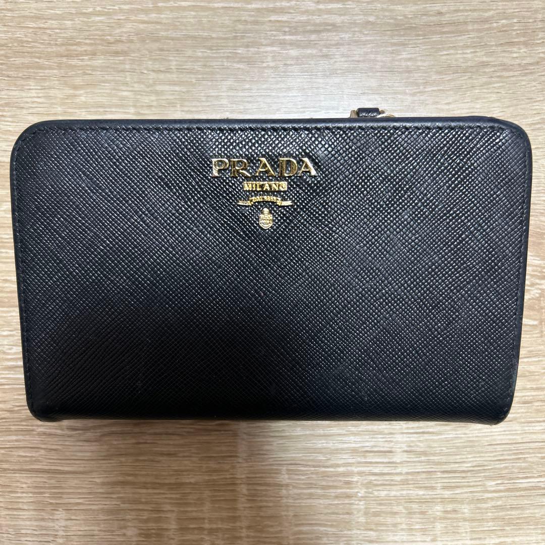 PRADA 二つ折り財布 黒 レザー
