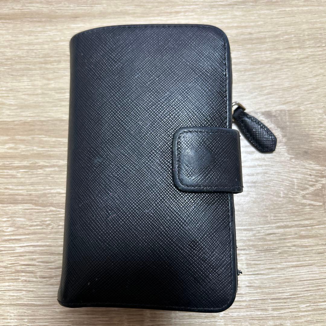 PRADA 二つ折り財布 黒 レザー
