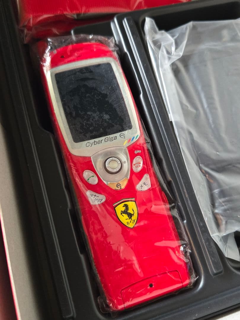 レア TUKA 限定 Ferrari フェラーリ ガラケー 携帯