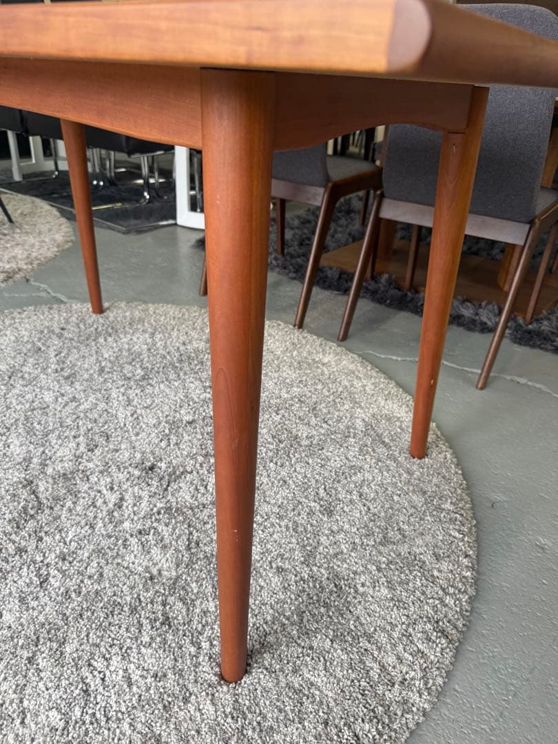 ACTUS Blooming ダイニングテーブル　チェリー