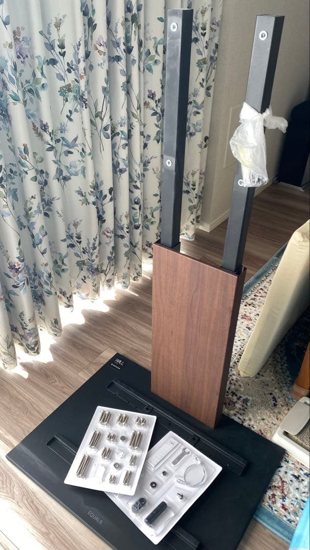 最終値下げ！イコールズ　WALL テレビスタンド V2 ロータイプ