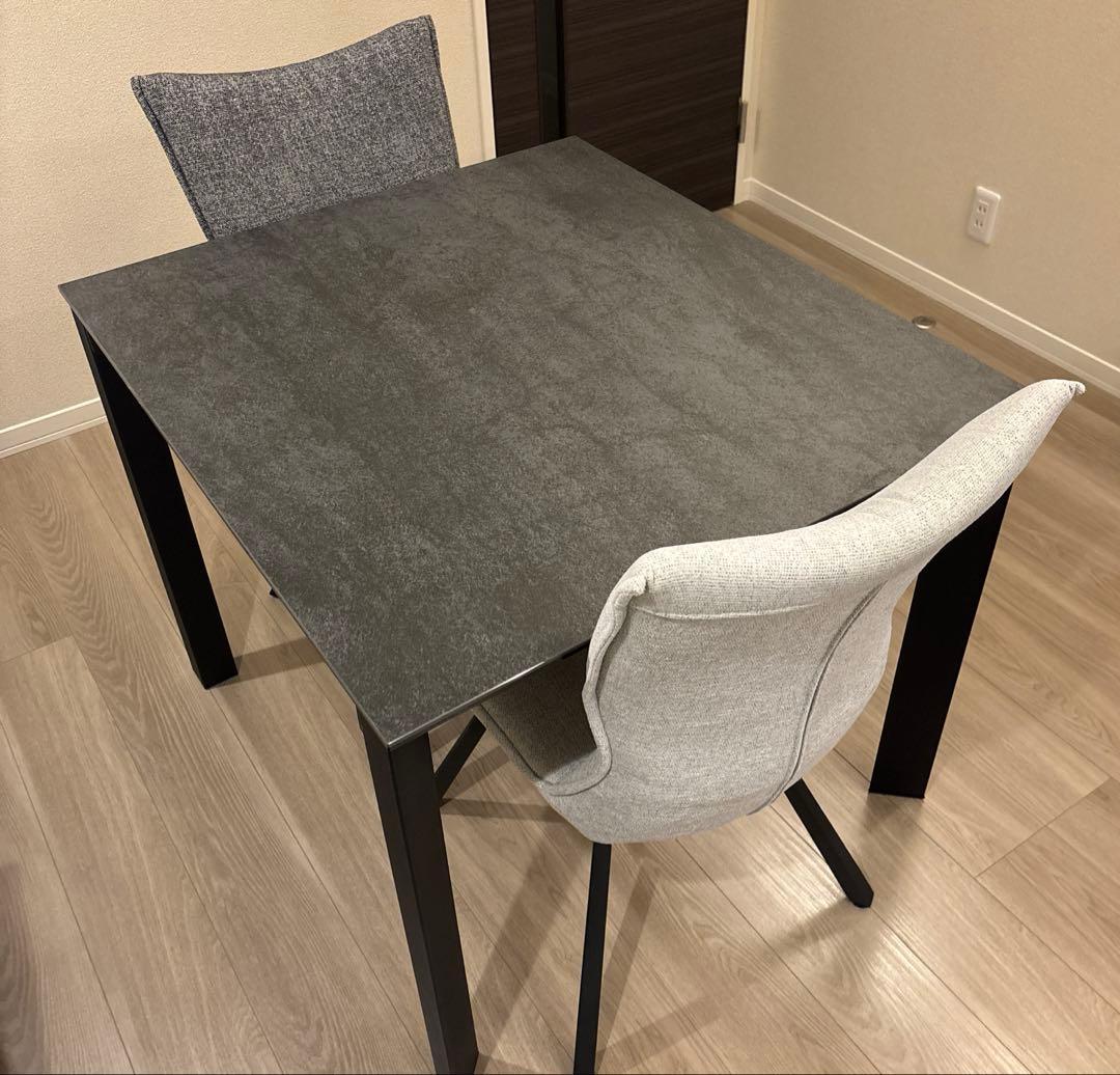 ダイニングテーブル　2人掛け