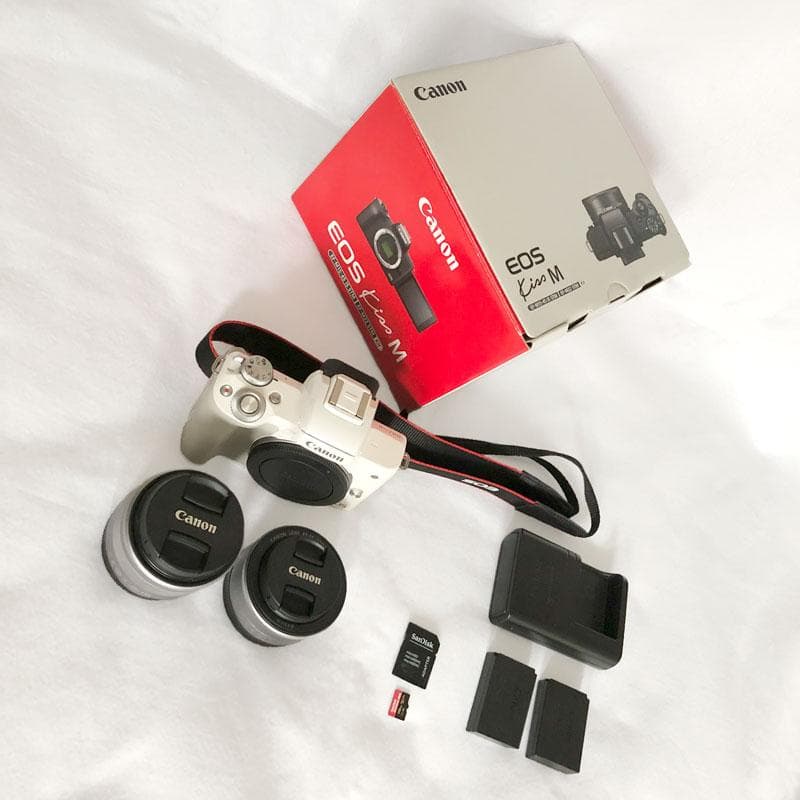 Canon EOS Kiss M ダブルレンズキット ホワイト【美品】おまけ多数