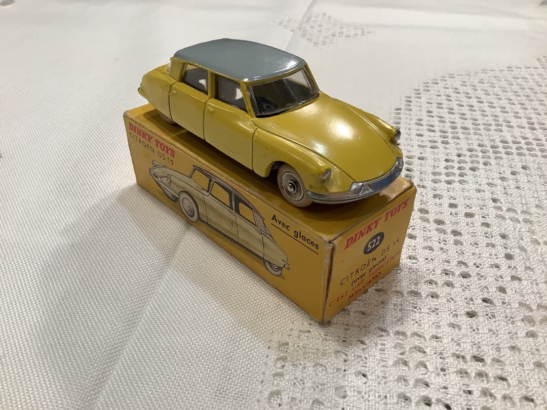 美品　仏製　DINKY TOYS CITROEN DS19 ミニカー