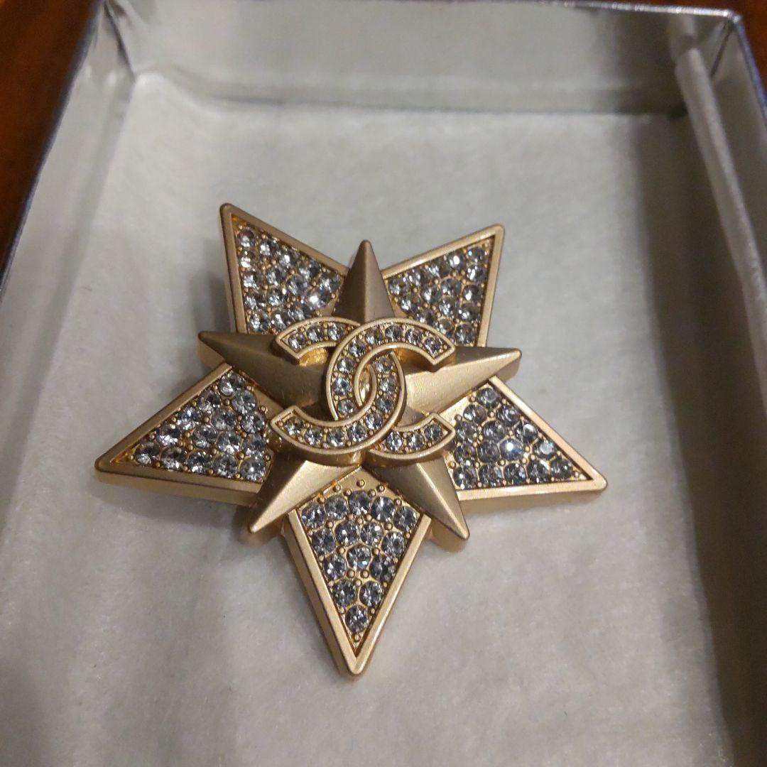 CHANEL ブローチセット 星型とロケット型