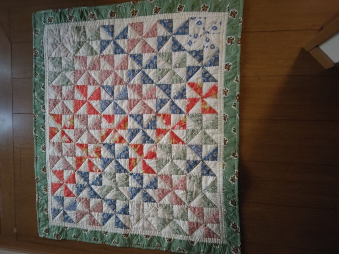 もちまるパッチワークタペストリー