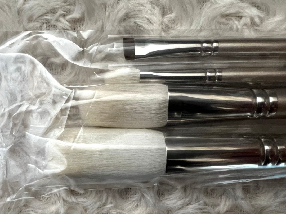 白鳳堂　化粧筆セット〈４本セット〉収納ケース付き　ゴールド軸