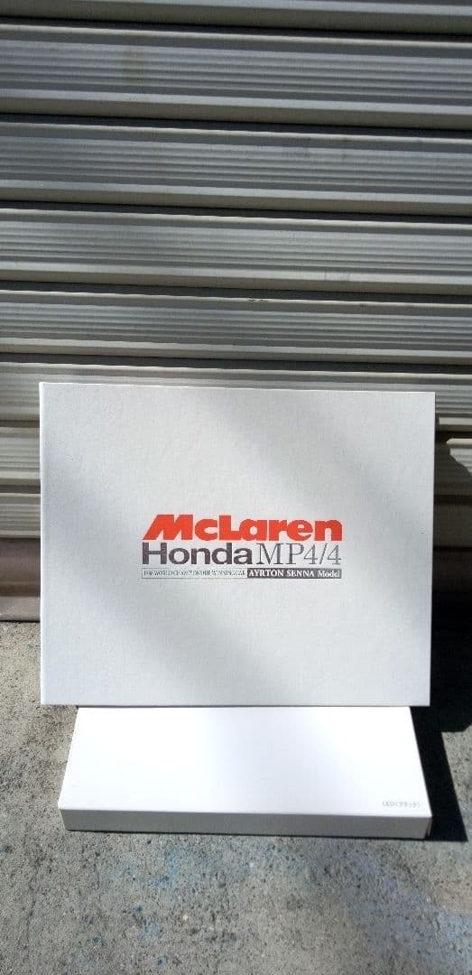 McLaren Honda MP4/4スケールモデル 1/8