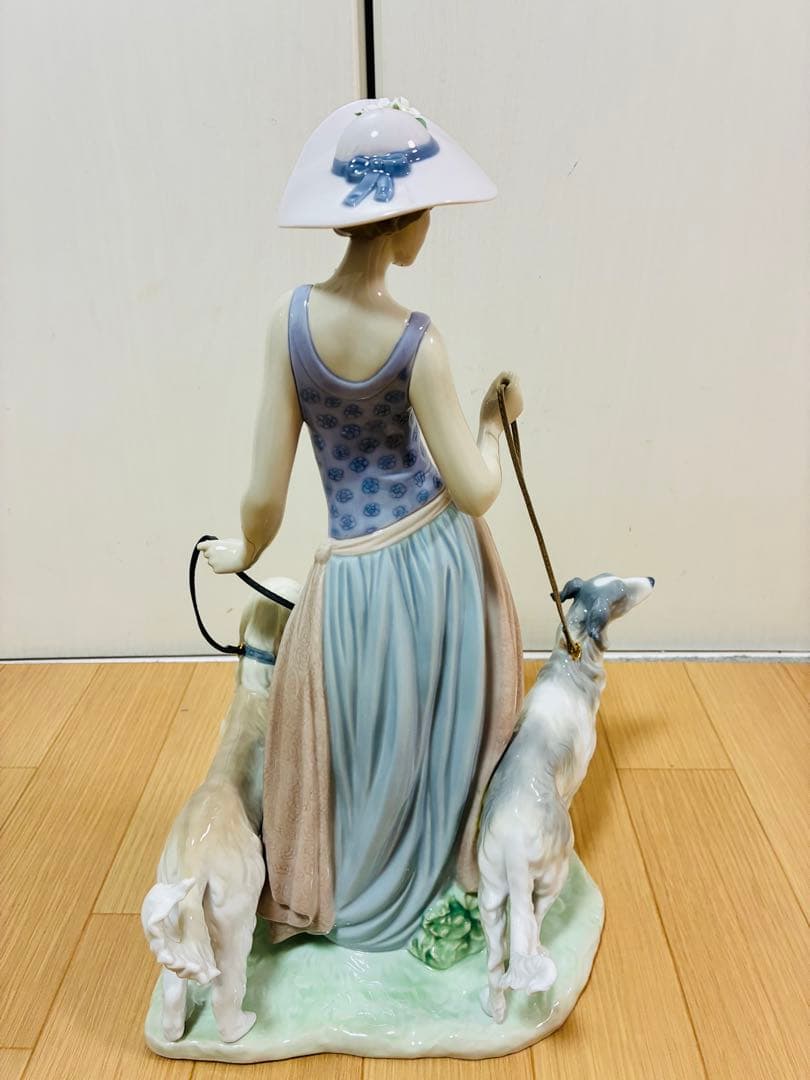【極美品】リヤドロ LLADRO 優雅な散歩のひとときフィギュリン 5802