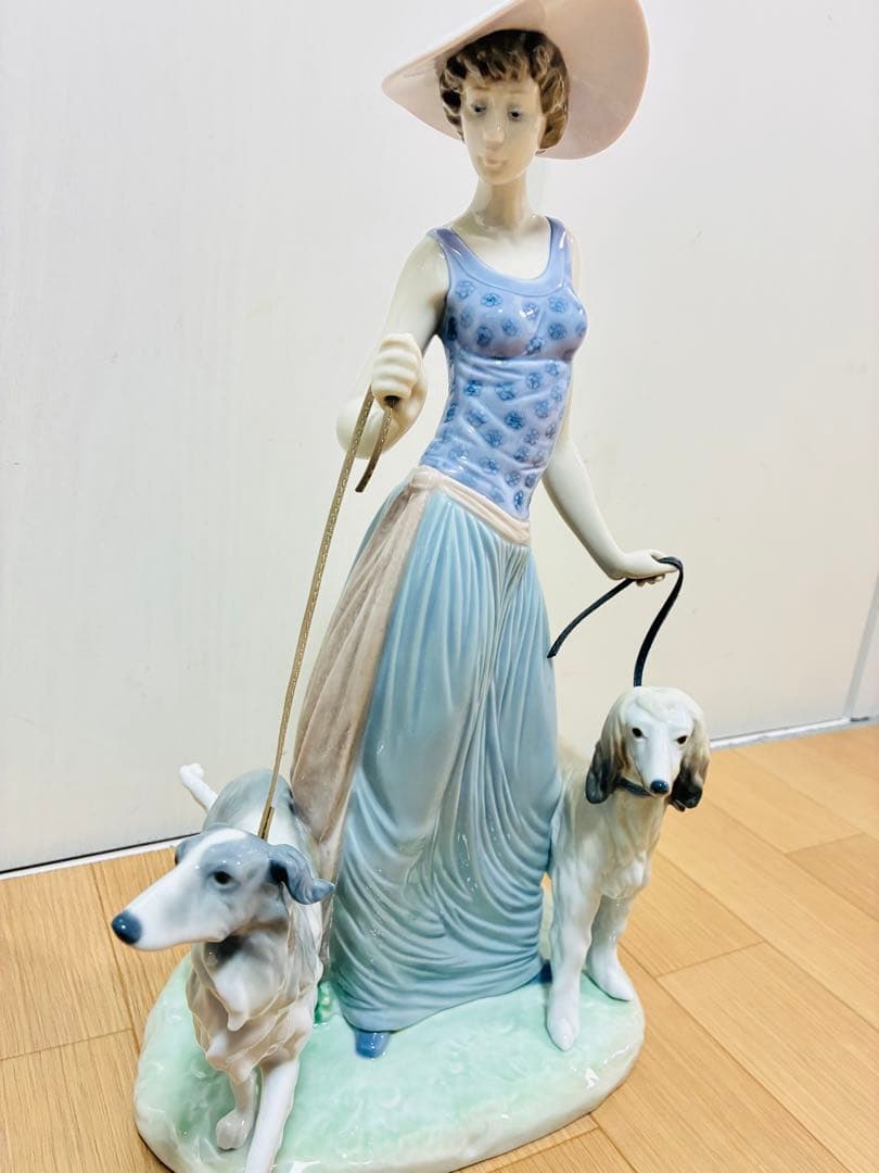 【極美品】リヤドロ LLADRO 優雅な散歩のひとときフィギュリン 5802