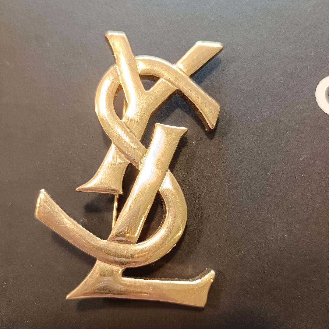 イヴサンローラン　ブローチ　ゴールド　ロゴ　付属品なし