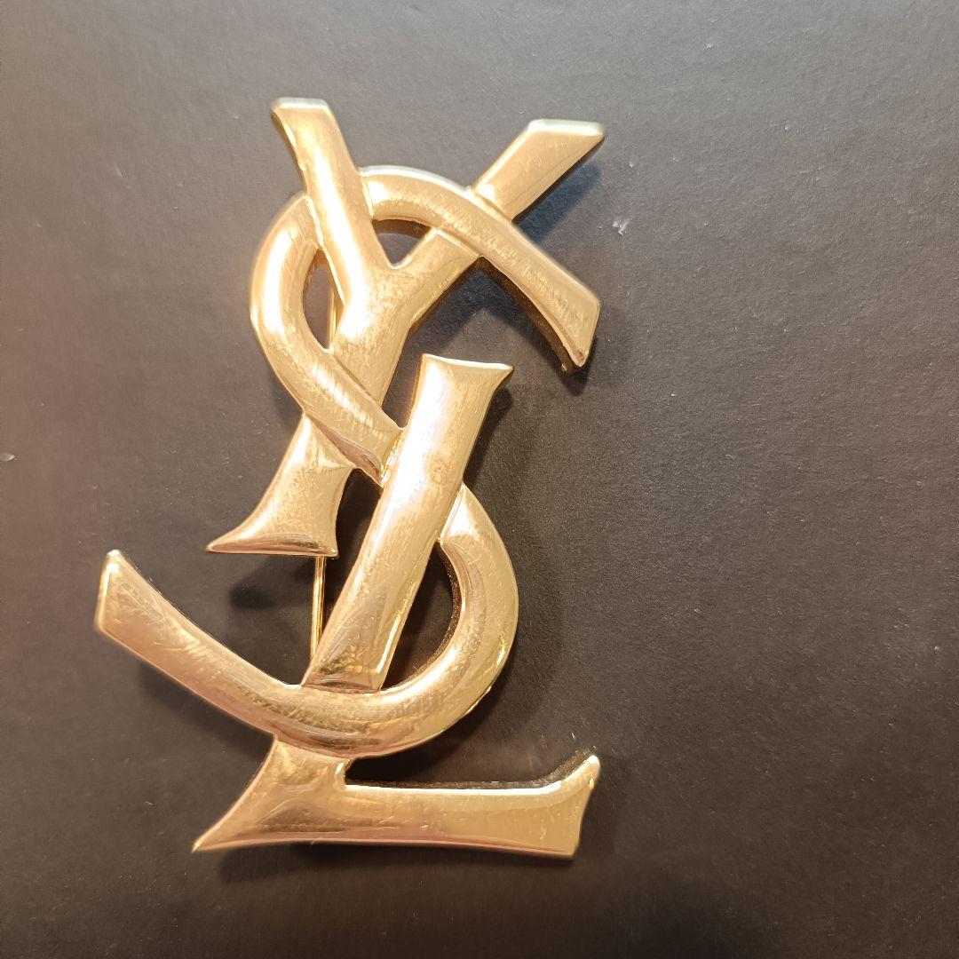 イヴサンローラン　ブローチ　ゴールド　ロゴ　付属品なし