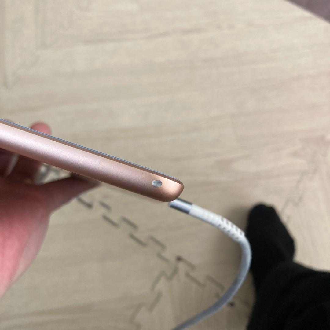 Apple iPad ゴールド 本体　第8世代