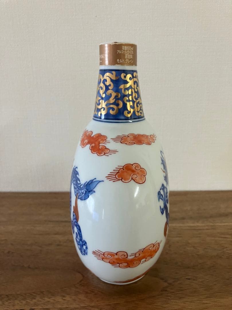 空瓶　サントリーウィスキー　染錦雲龍文変形瓶 有田焼