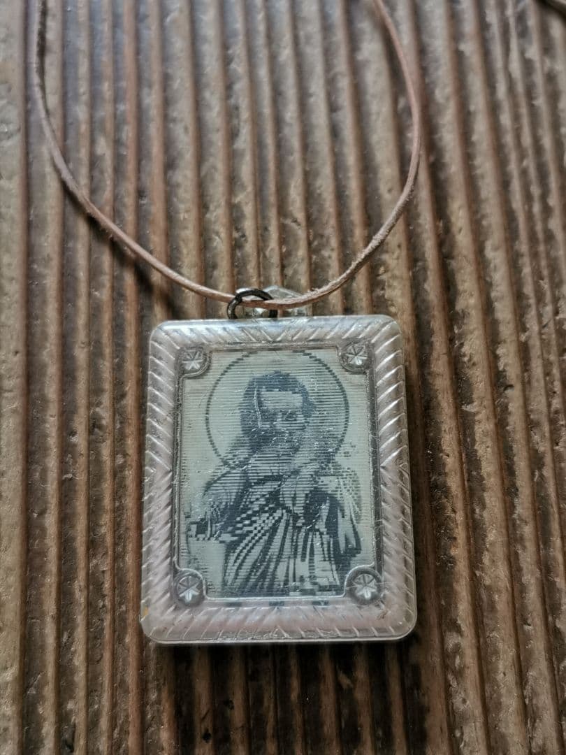 アンティーク 聖母子像と聖人 レンチキュラー桜色チャーム レザー紐付きネックレス