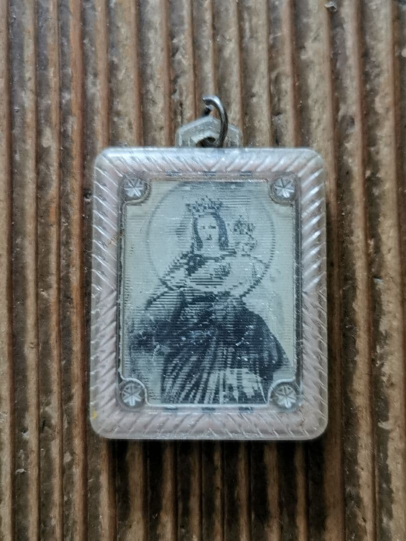 アンティーク 聖母子像と聖人 レンチキュラー桜色チャーム レザー紐付きネックレス