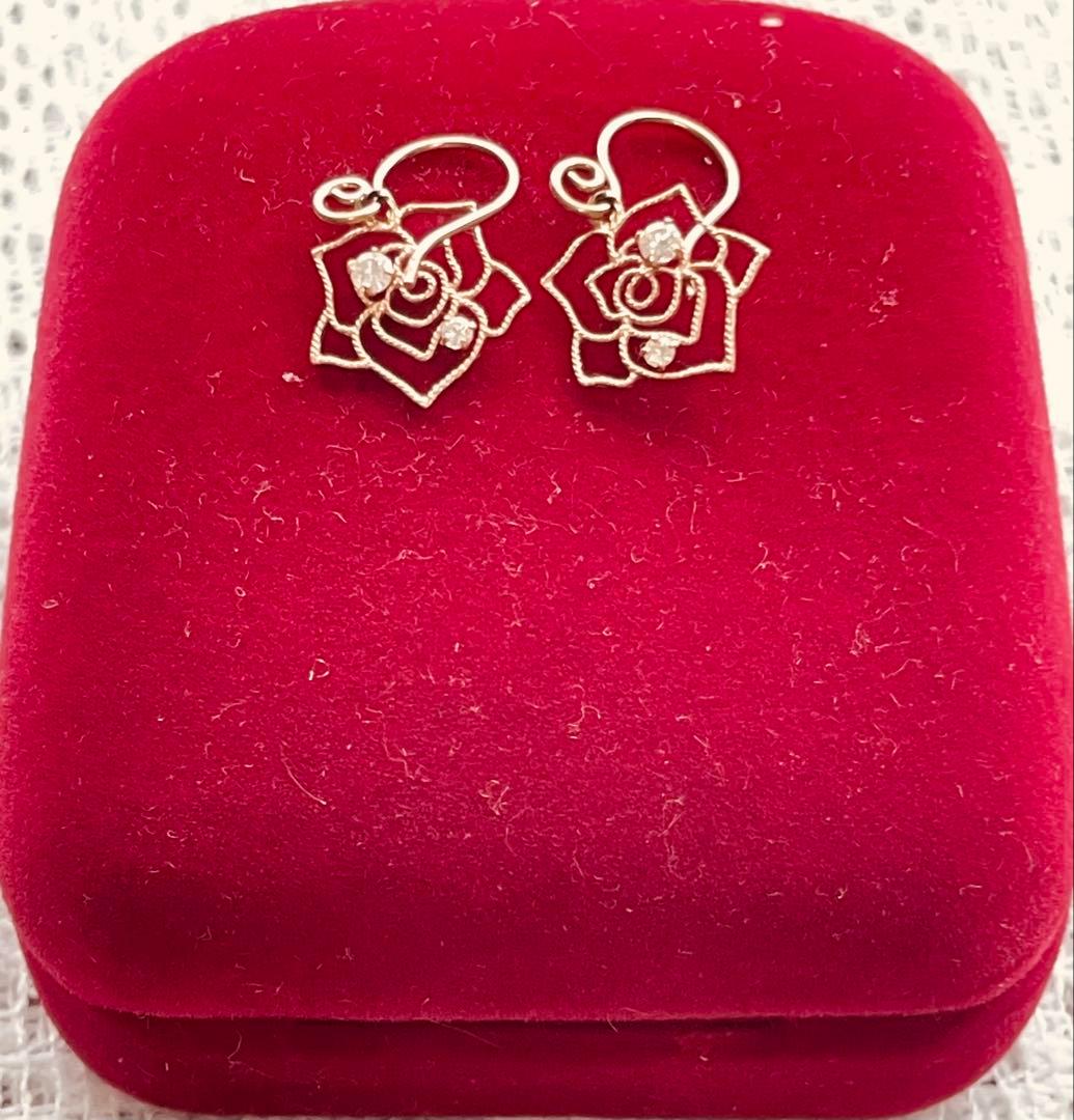 K18 バラデザイン ピアス(両耳用) ダイヤモンド付き　0480004E