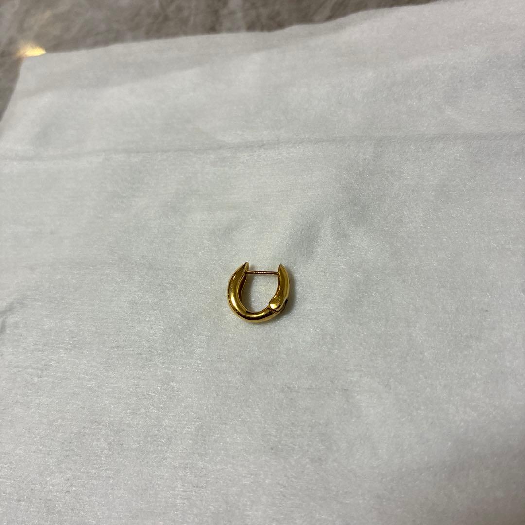 ki様　ete チャンキーハグピアス　イエローゴールド