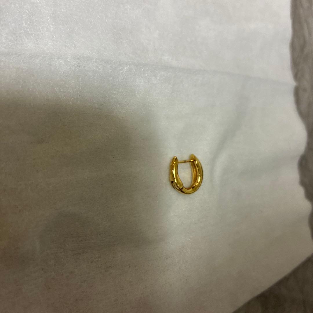 ki様　ete チャンキーハグピアス　イエローゴールド