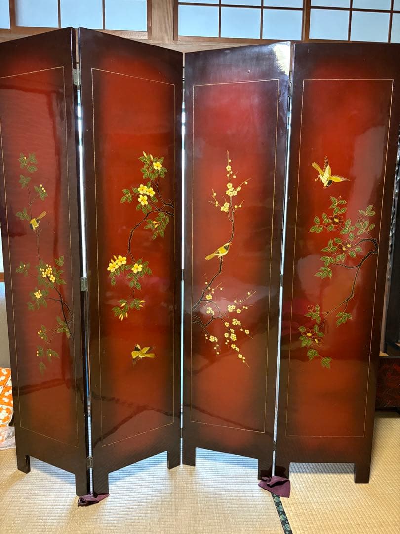 野*子様 金箔と赤い背景のパーテーション