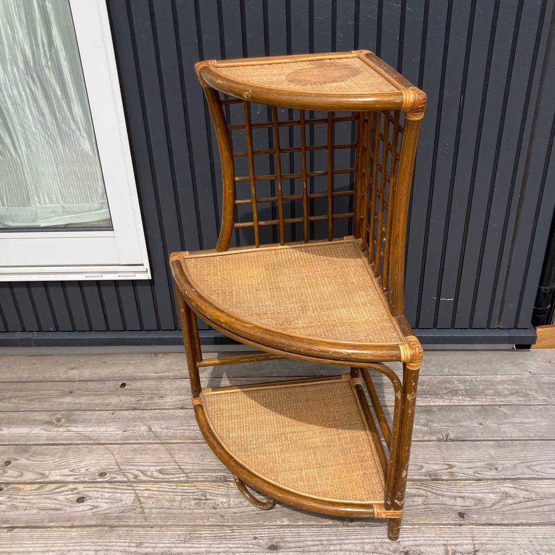 昭和レトロ 3段ラタンシェルフ 扇型コーナーラック 飾り棚 ディスプレイラック