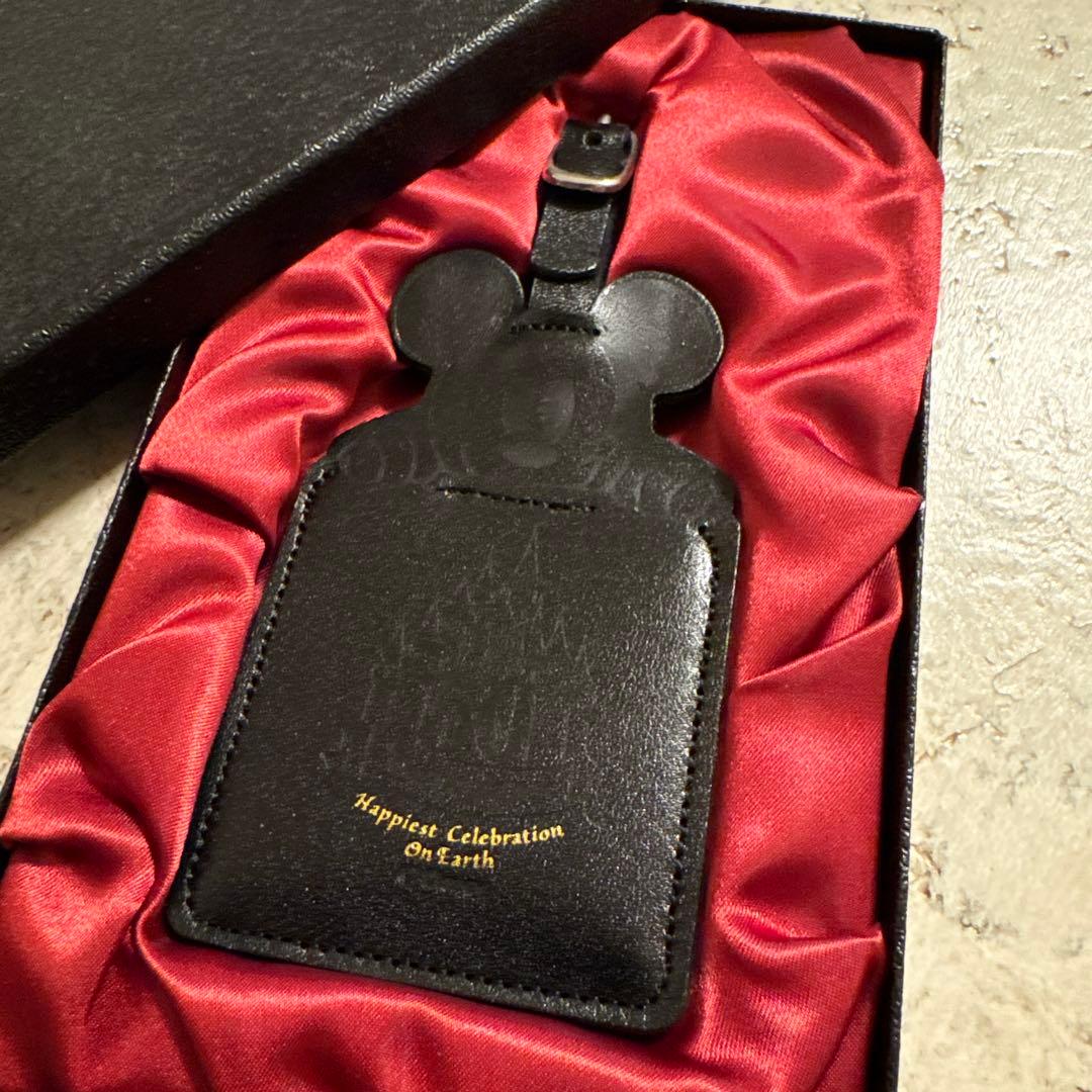 ミッキーマウス型レザーのネームタグ、ディズニー・ワールド・リゾート50周年