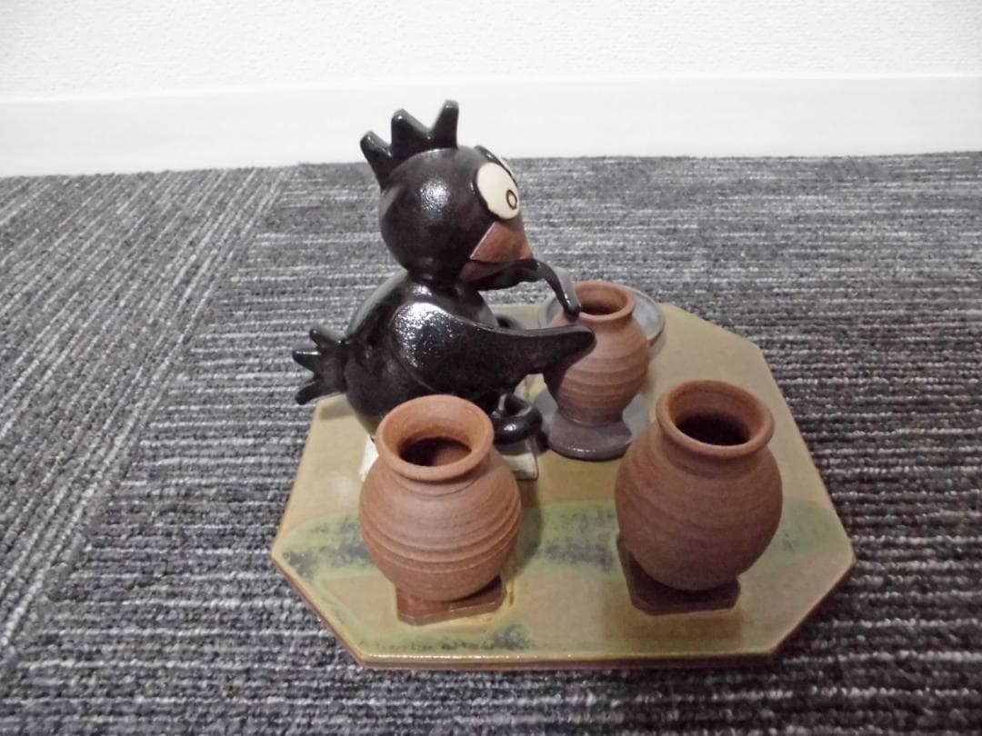 丹波焼　愛嬌のある陶器の置物　カラスの陶芸家　リビングのインテリアに　日本六古窯