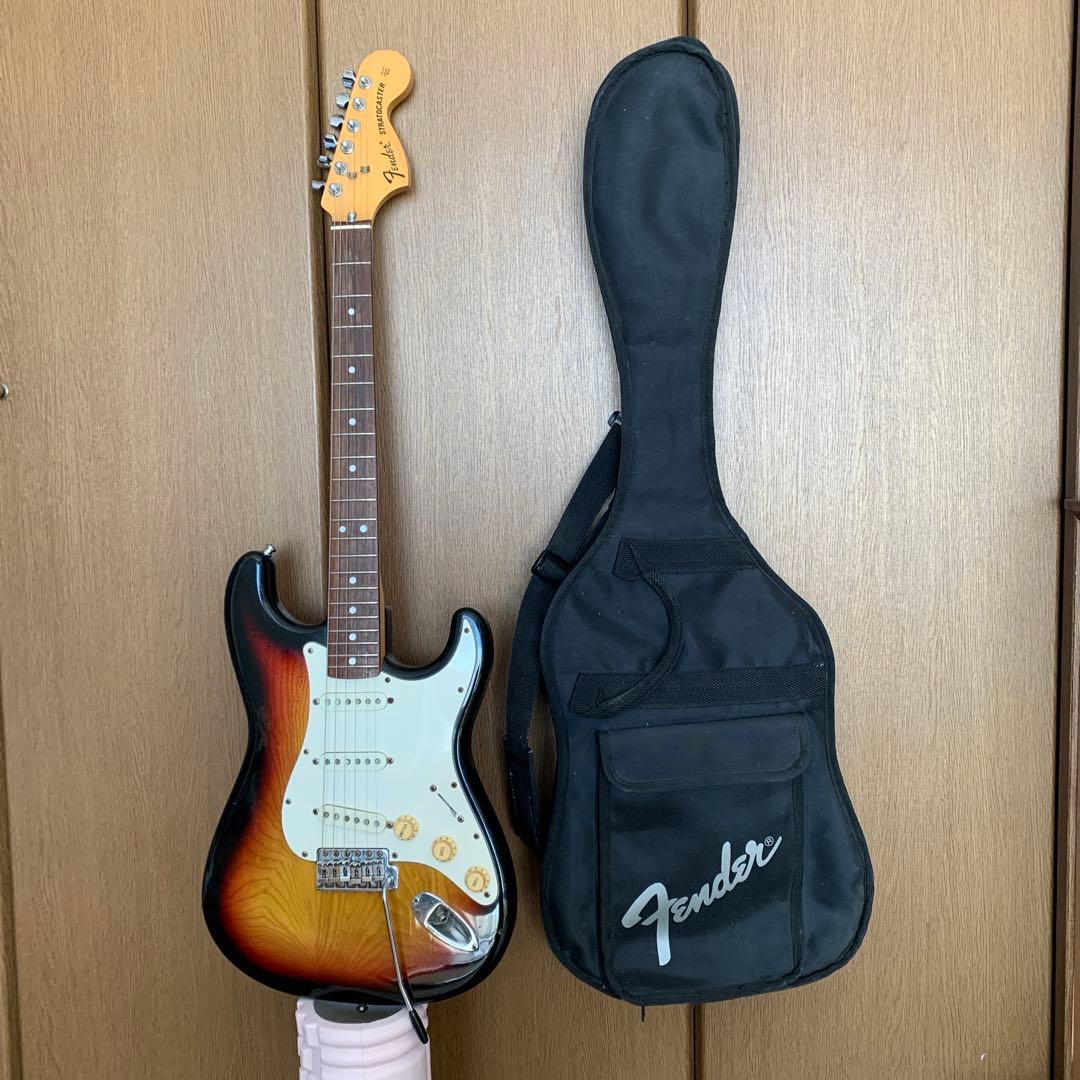 Fender Japan ストラトST72 Eシリアル
