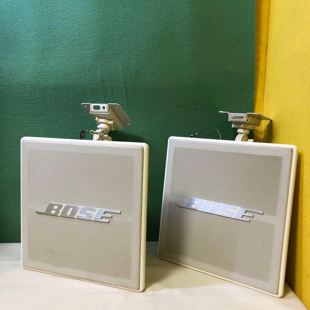 た3● BOSE 111PYW スピーカー 2個セット　吊り金具2個付き